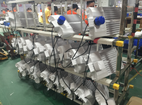 QQ截图20181122184706 600x444 - HL03 Series Shoebox and Parking Lot Area LED lighting -LM-79, LM-80 and IES profiles are available. Please contact us for details. - comm-led - QQ截图20181122184706 600x444